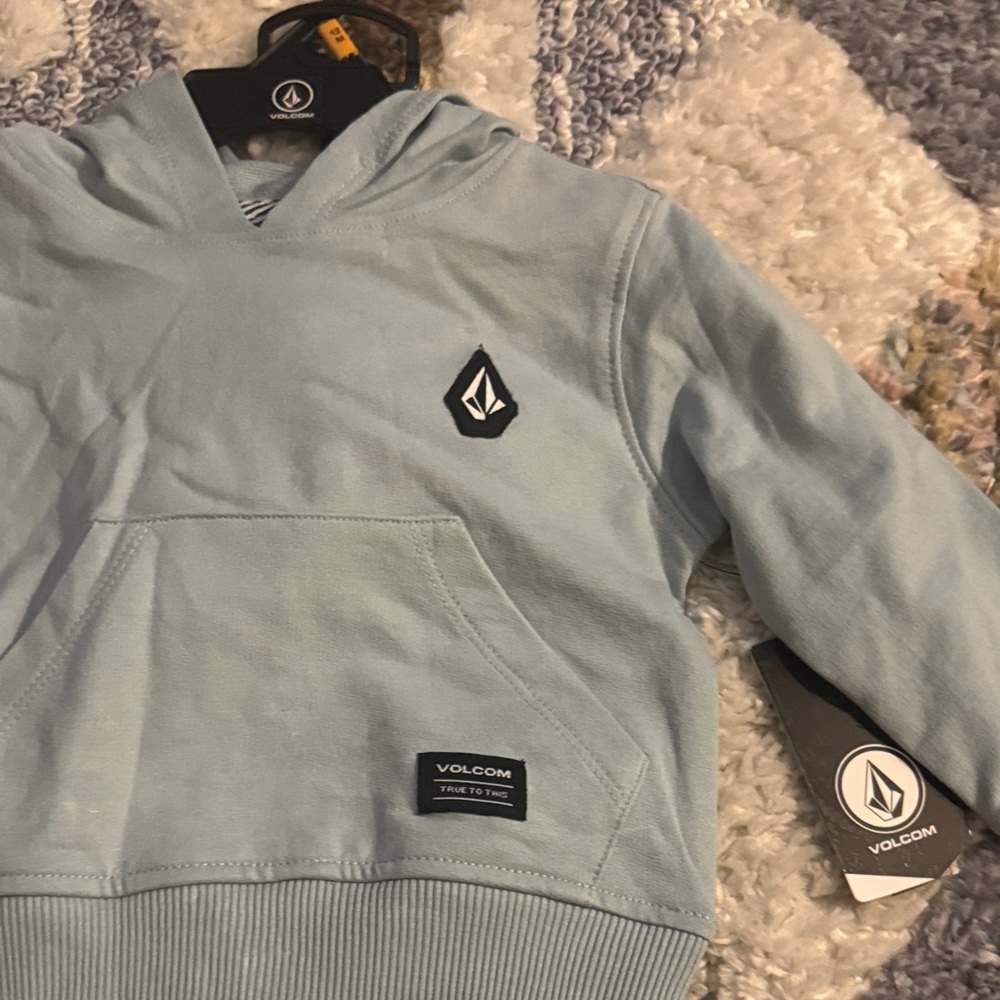 Volcom Set - Picture 2 of 6